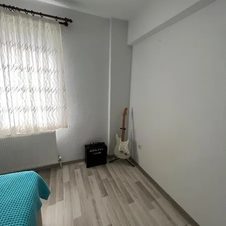 Deniz Manzarali, Plaja Ve Merkeze Yakin Ev Apartment Aliaga
